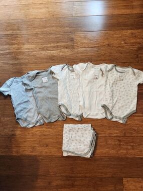 Burt's Bees Baby Short Sleeve Onesies Bodysuit Set Of 5 And Blanket, 3-6 Months